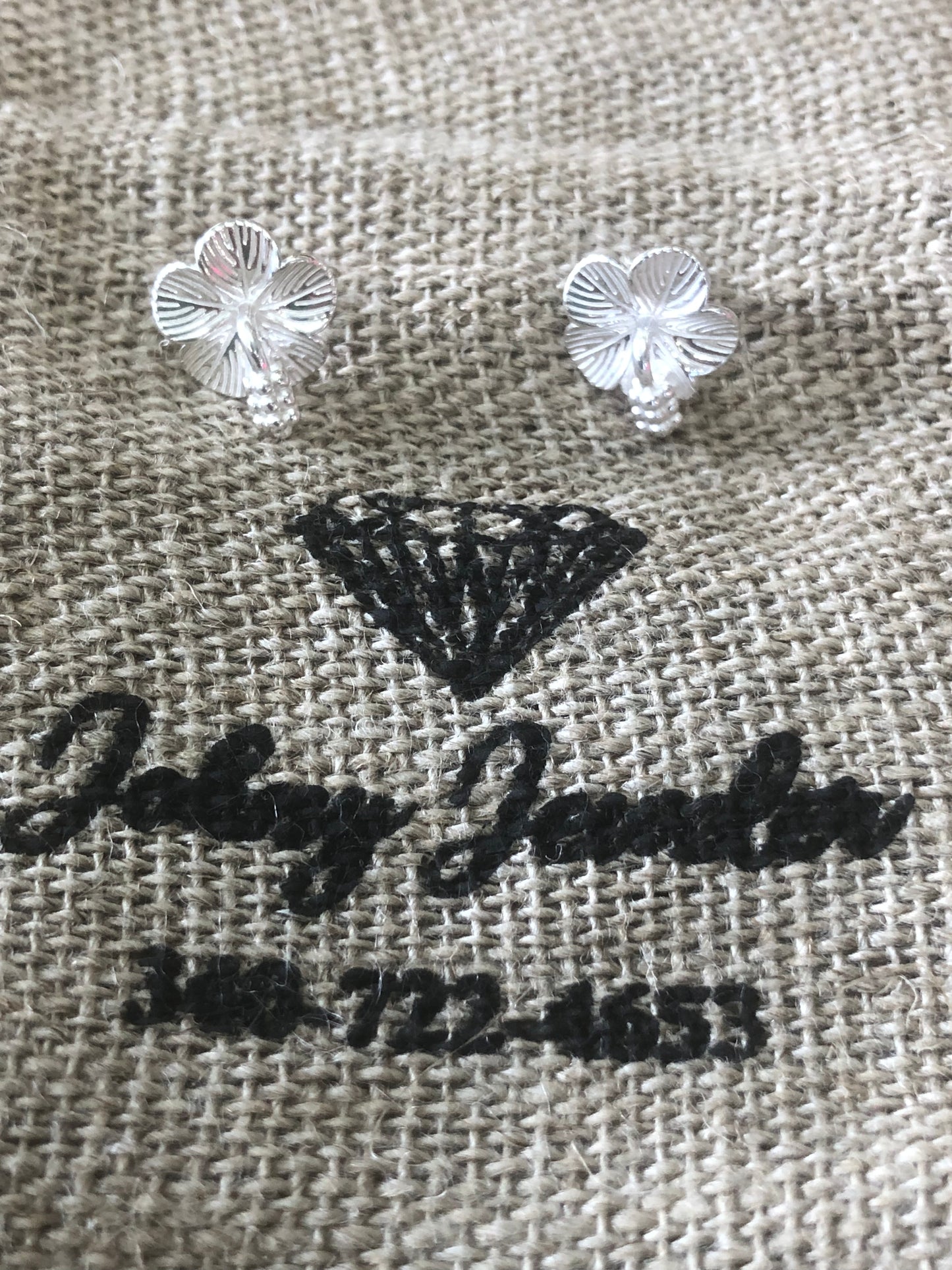 Sterling silver hibiscus flowers studs earrings.