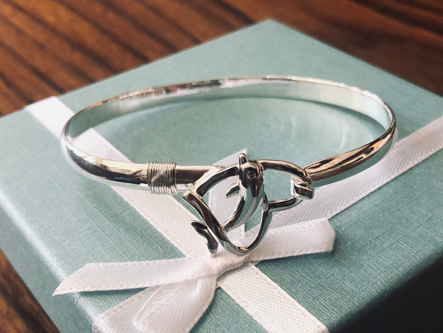 (925)Sterling silver dolphin bracelet.