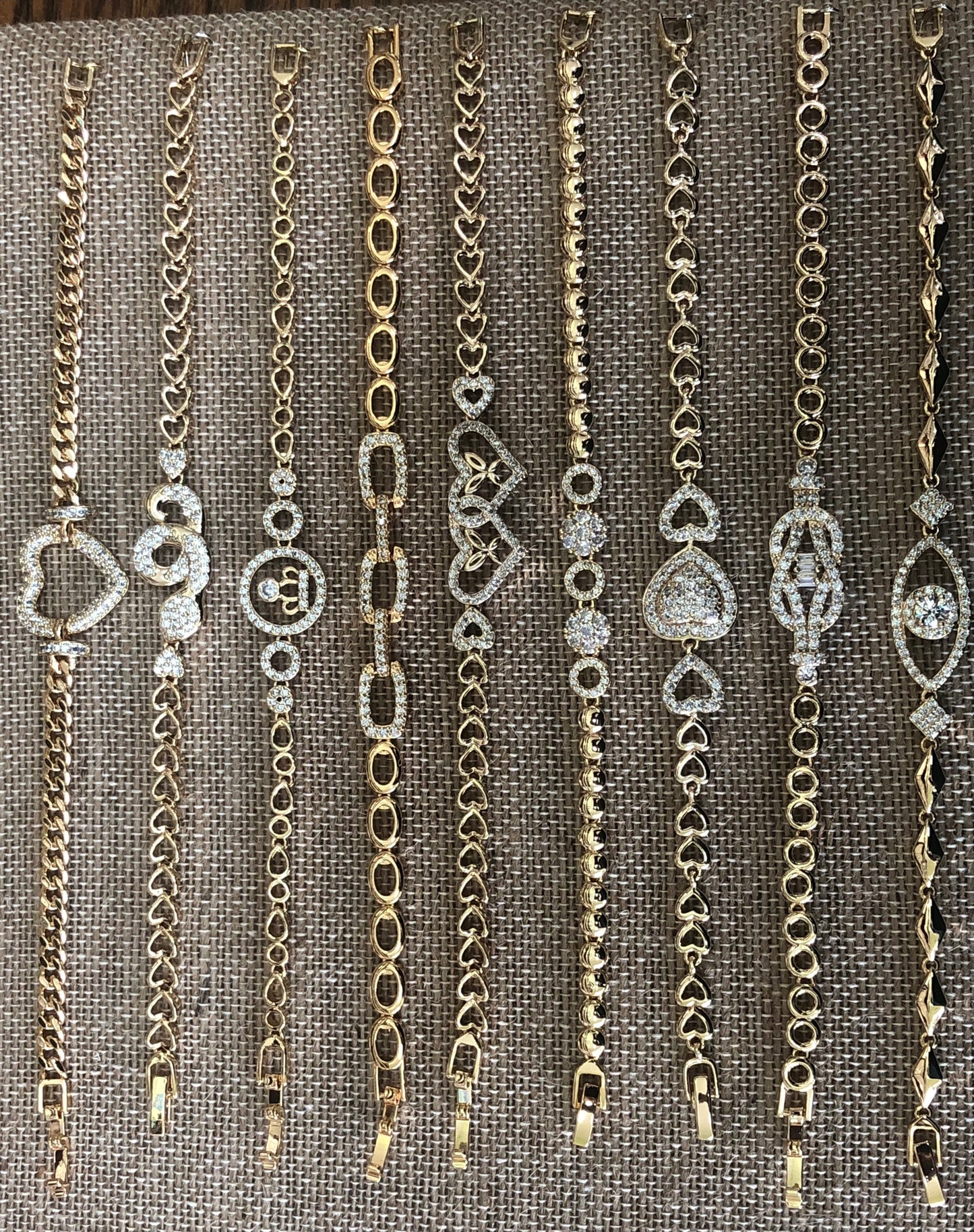 Three hearts gold plated hand chain 7 1/2 inches