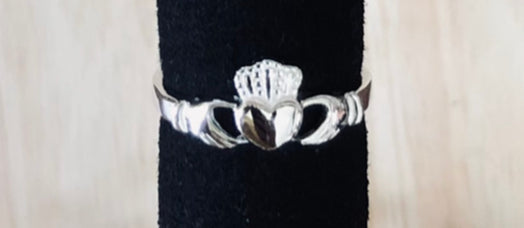 Sterling silver toe ring.