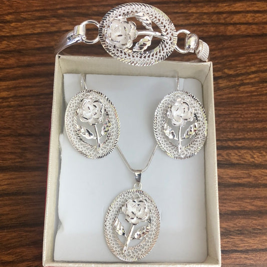 925 Sterling silver rose đŸŒ¹collection.