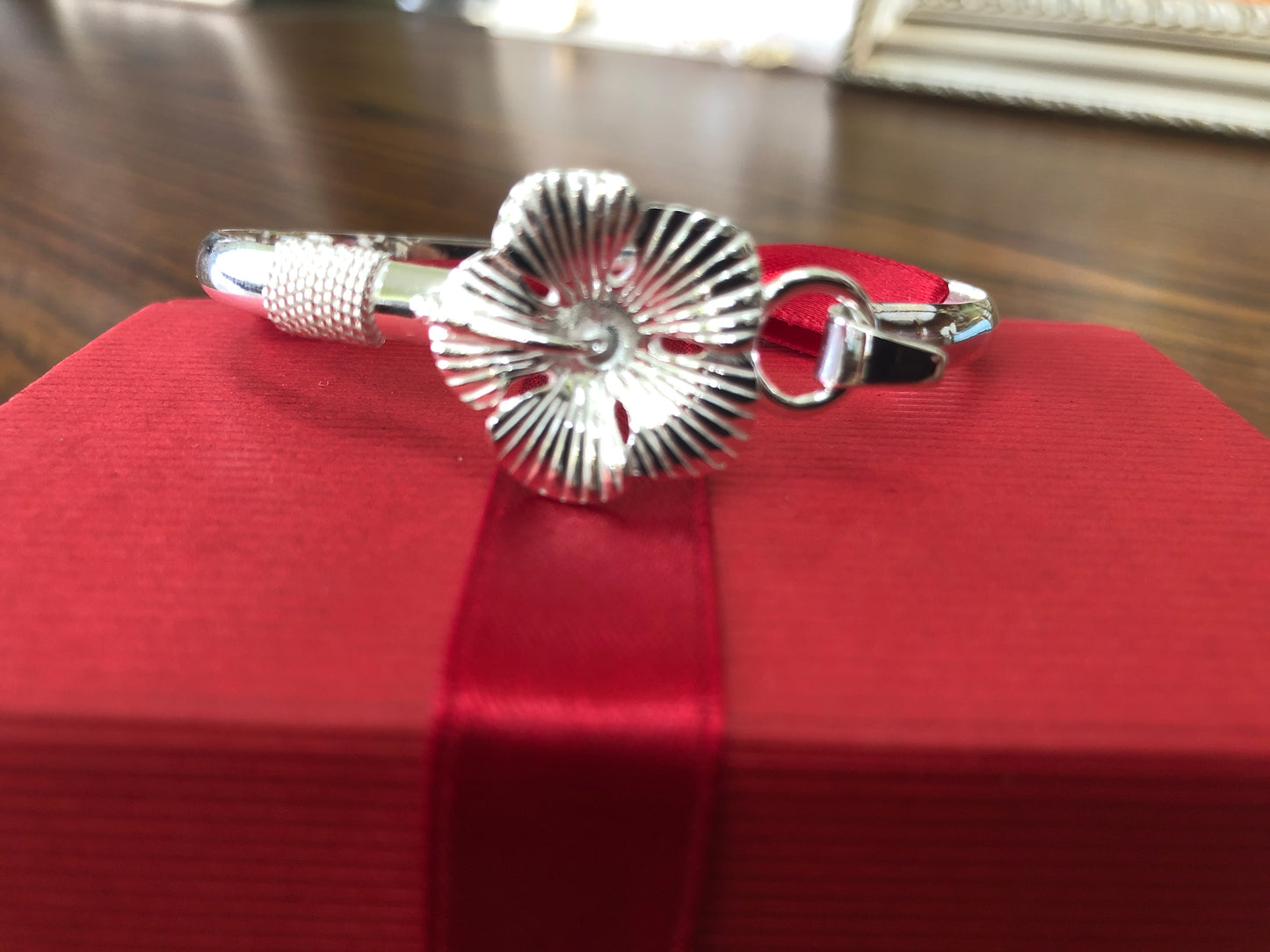 sterling silver(925) hibiscus bracelet.