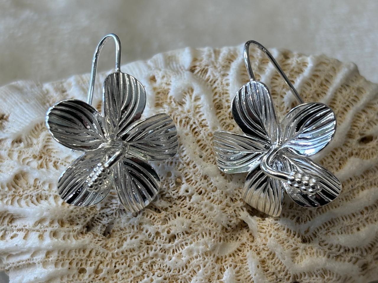 Sterling silver hibiscus flowers earrings.