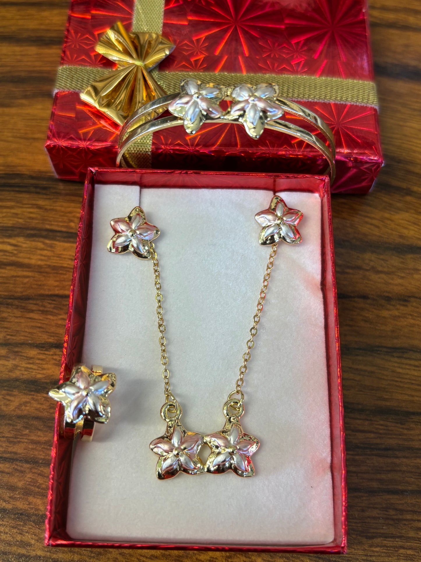 Little girl’s gold plated set.