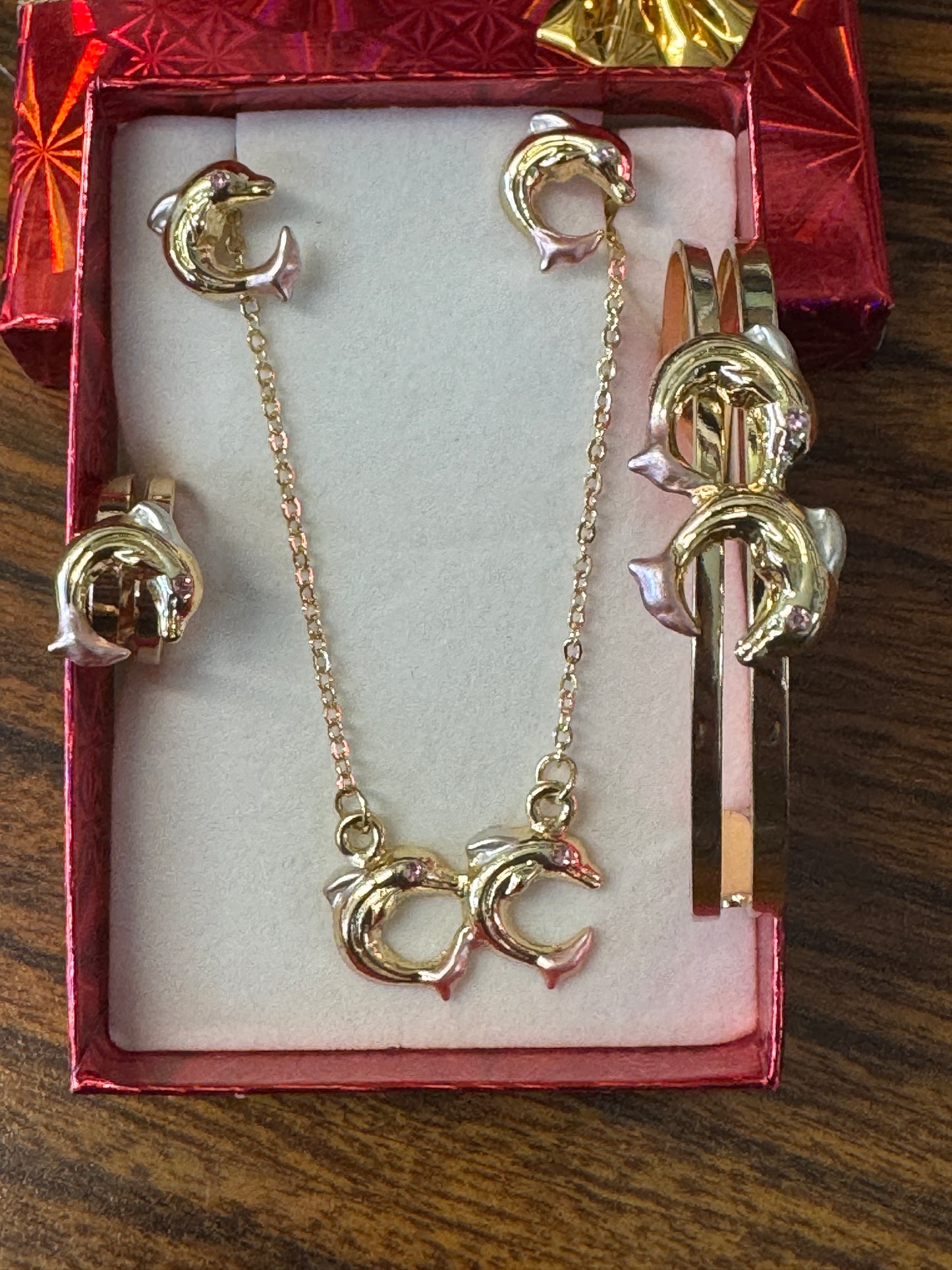 Little girl’s gold plated set.