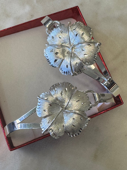 Handcrafted hibiscus sterling silver bracelet.(one bracelet)