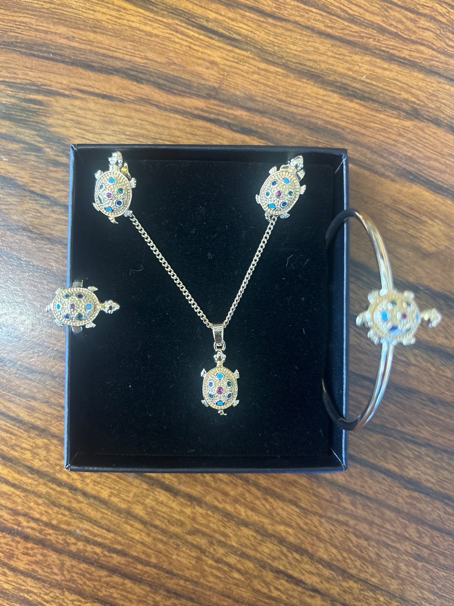 Little girl’s gold plated set.