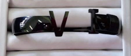 VI bracelet.