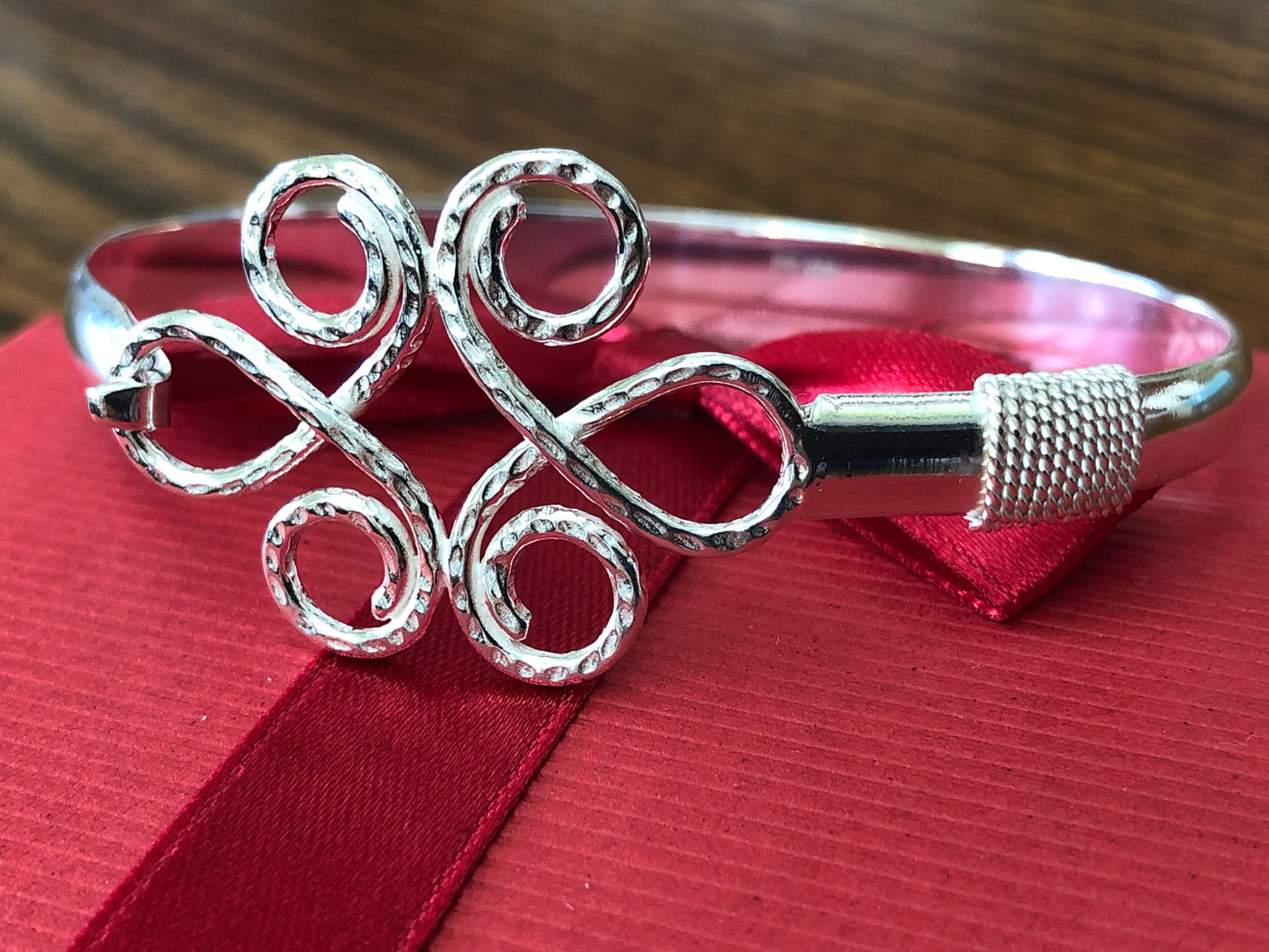 sterling silver(925) flower bracelet.