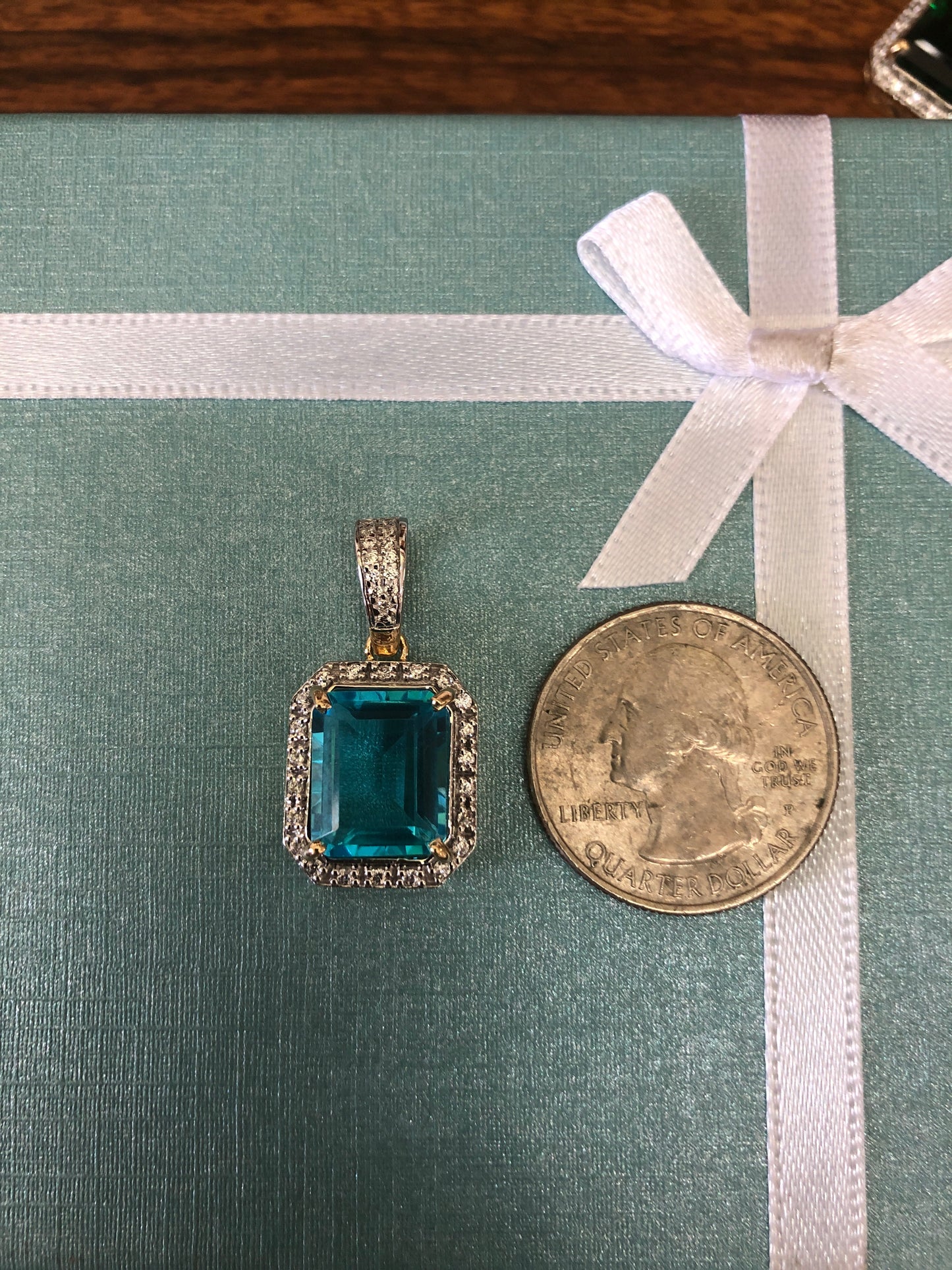 Solid 14 k gold Aquamarine Stones pendant 4.6 gram.