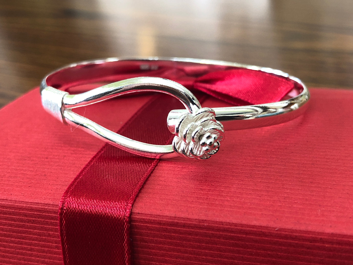 Flower knot sterling silver(925) bracelet.