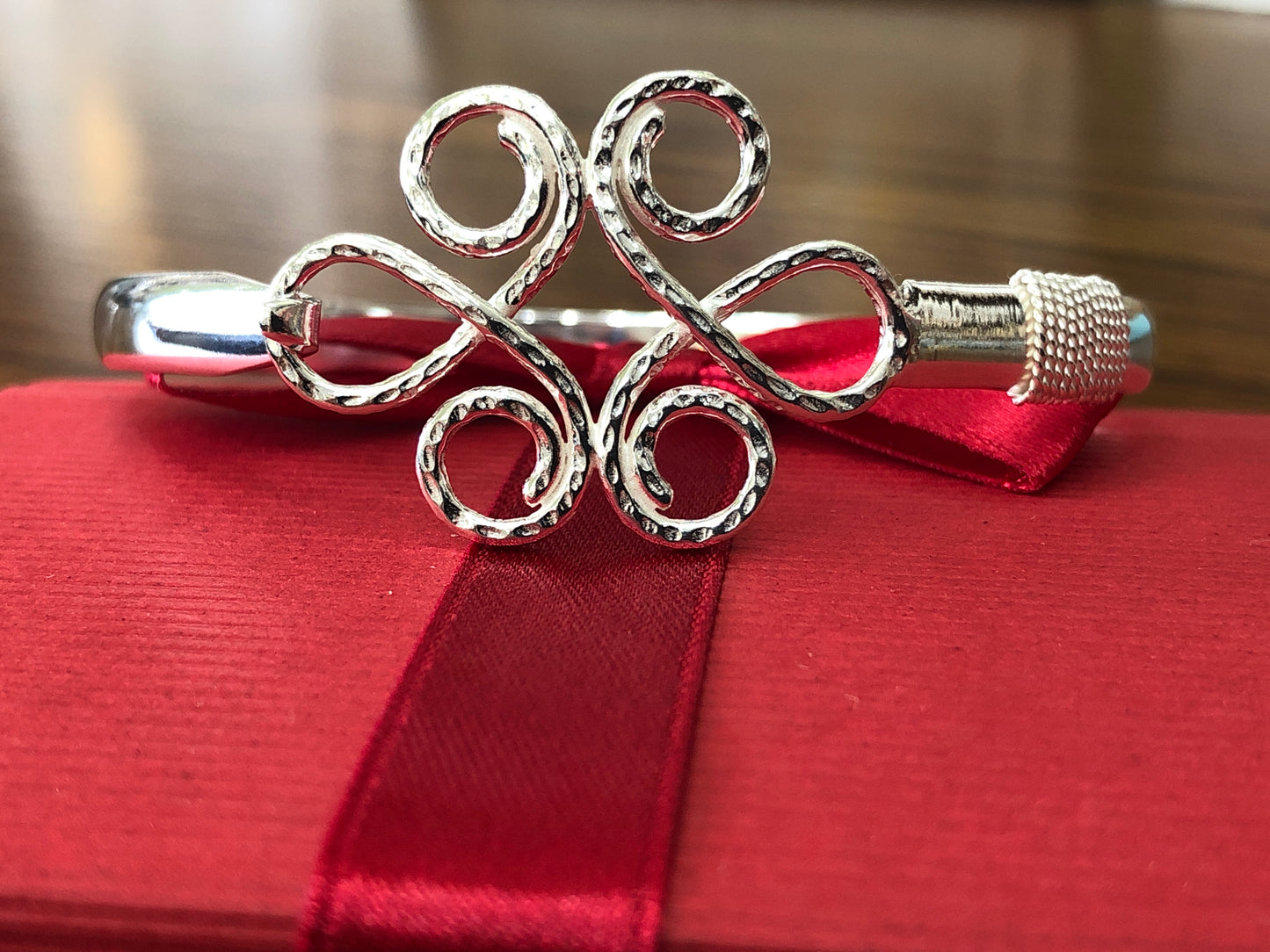 sterling silver(925) flower bracelet.