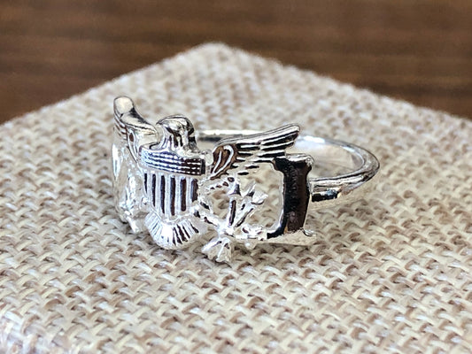 Sterling silver (925) VI flag ring.