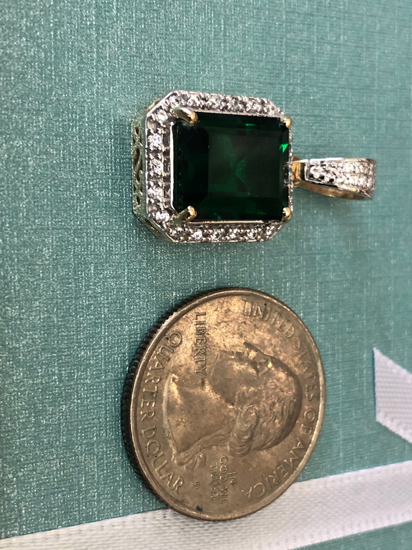 Solid 14 k gold Emerald stone Pendant 4.7 grams.